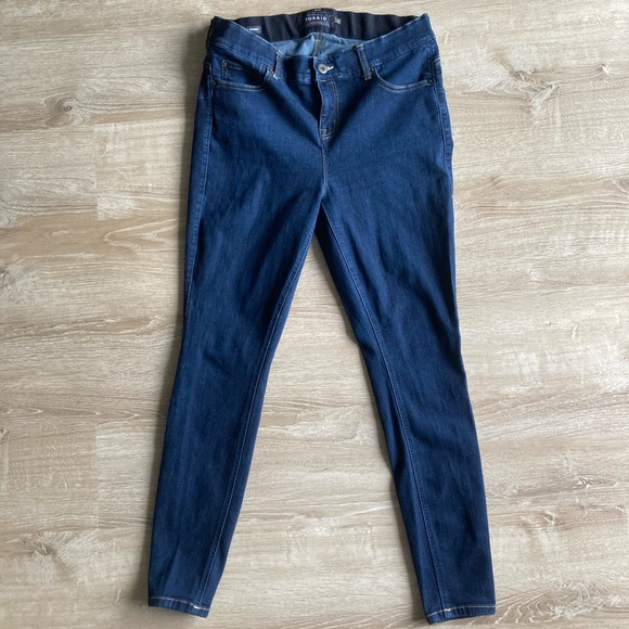 Torrid bombshell skinny jeans - Picture 3 of 7